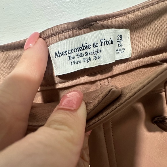 Abercrombie Vegan Leather 90s Straight Pant in Maeve Pink 28 6S NWOT - Picture 6 of 8